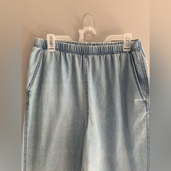 CW Classics Womens Blue Floral Embroidered Wide Leg Cropped Cottagecore Pants L - Picture 2 of 8